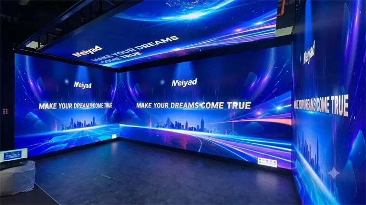 Four-Sided Immersive LED Display at FM Global Centre, Singapore